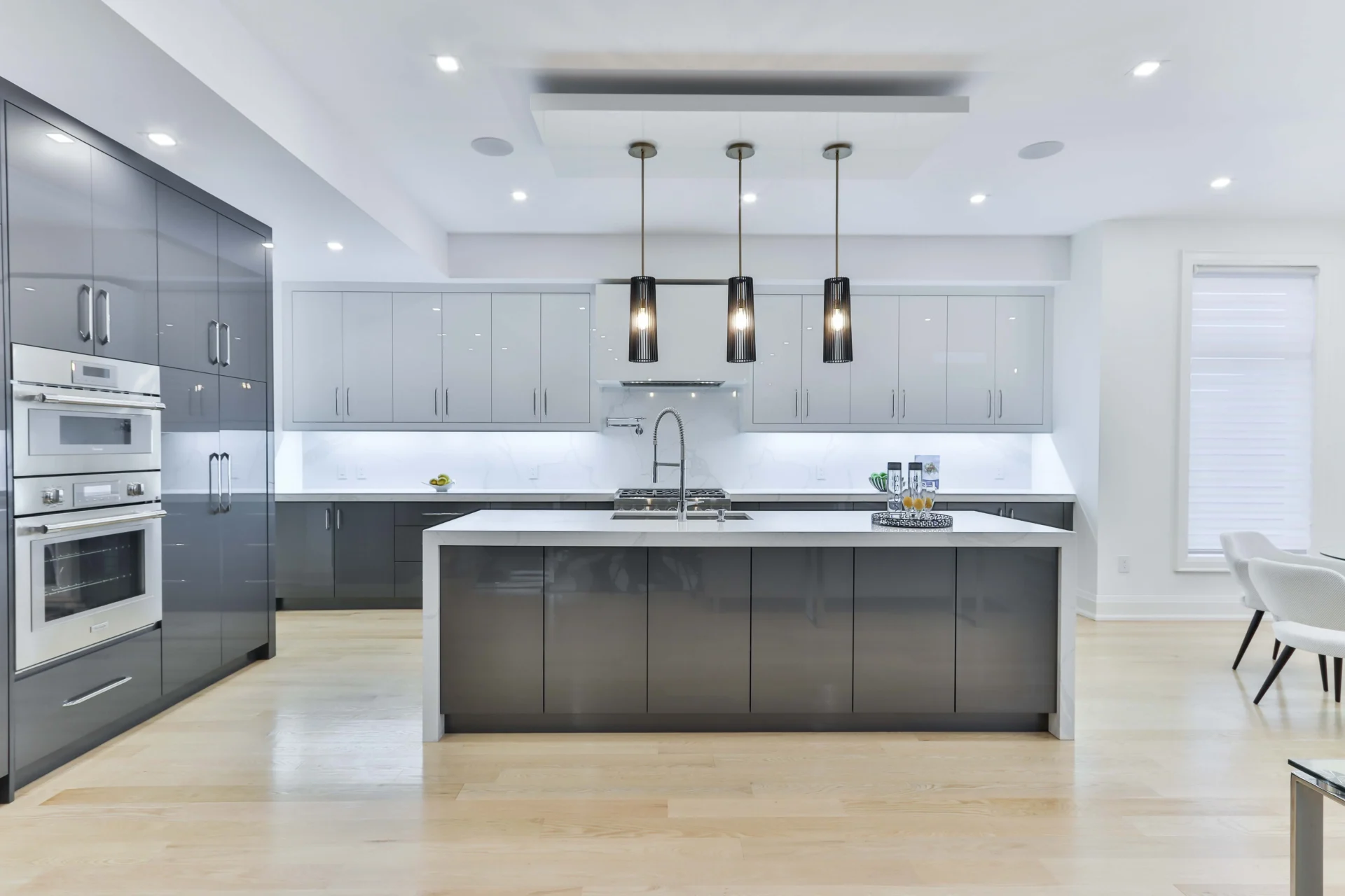 Shaker Style Cabinets vs Flat Panel: Which One Is Right for Your Kitchen?